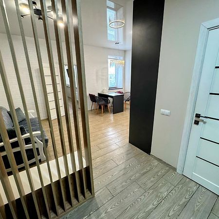 Vip Apartment У Центрі Міста, Новобуджк Театральний,Дуже Простора Rivne Exterior foto