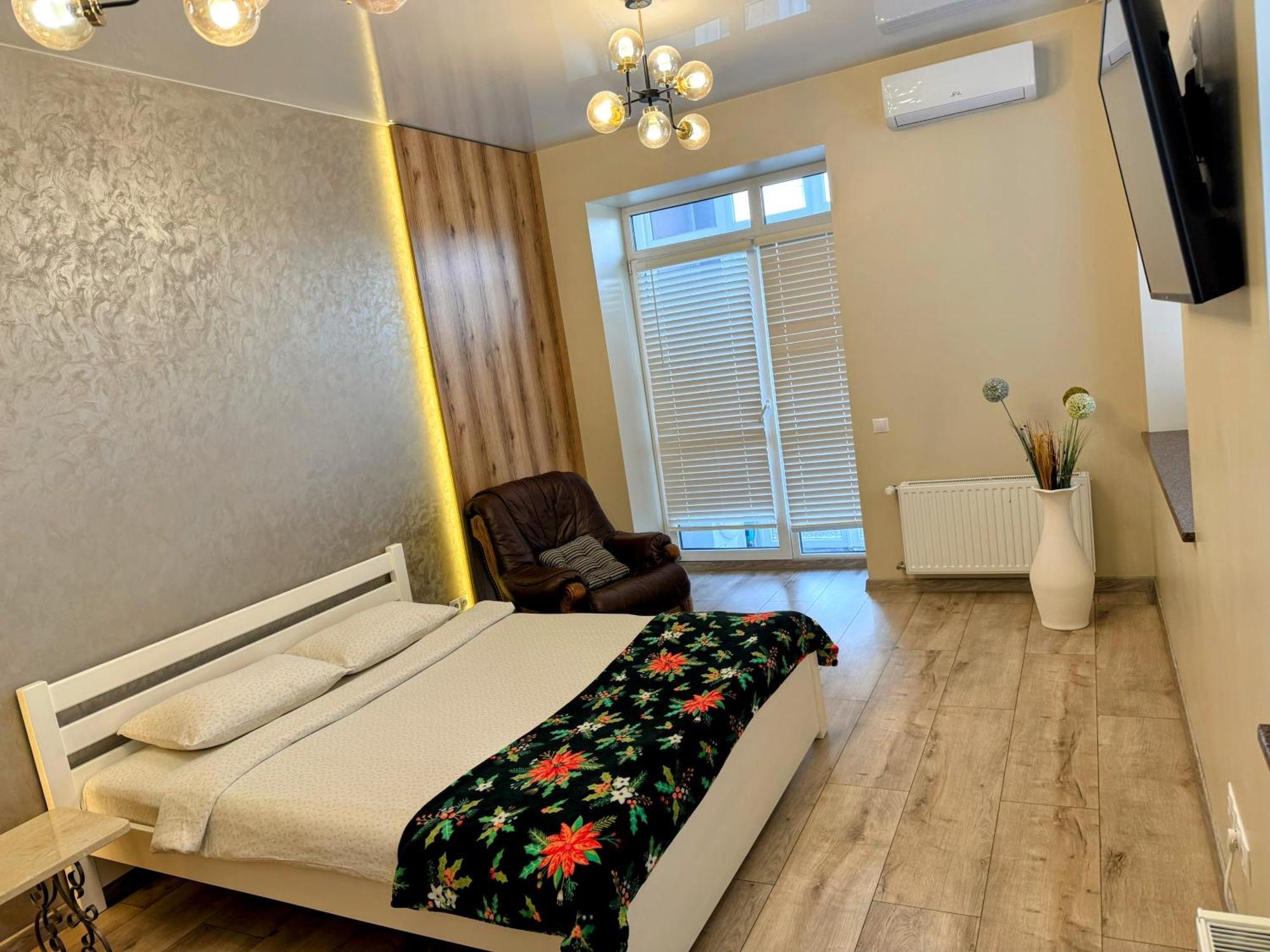 Vip Apartment У Центрі Міста, Новобуджк Театральний,Дуже Простора Rivne Exterior foto