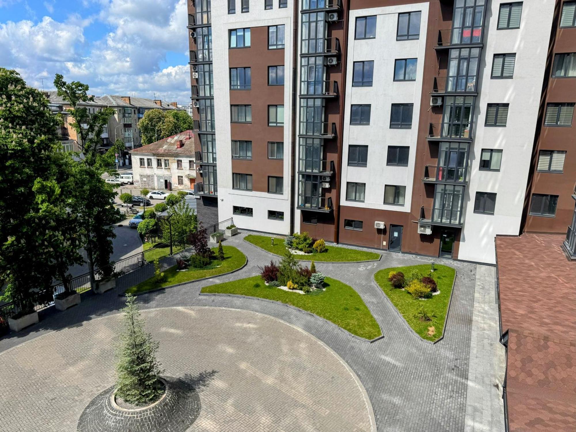 Vip Apartment У Центрі Міста, Новобуджк Театральний,Дуже Простора Rivne Exterior foto
